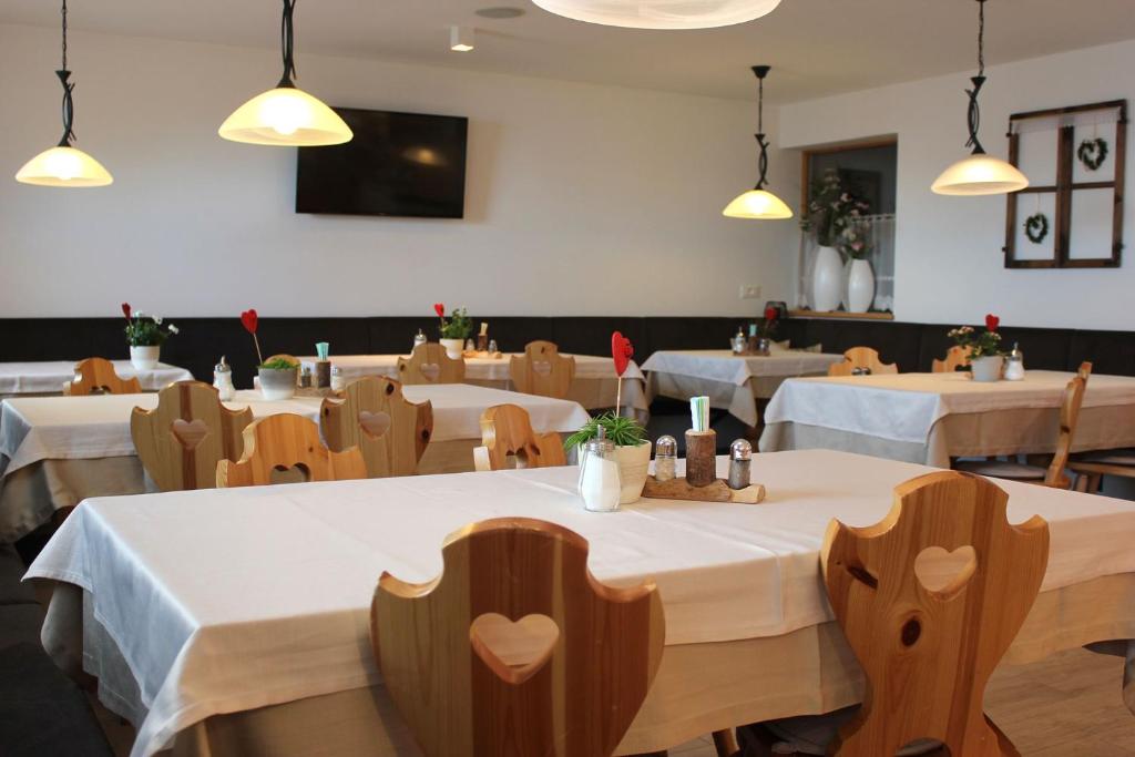Restaurace v ubytování Gasthaus Oberkirn