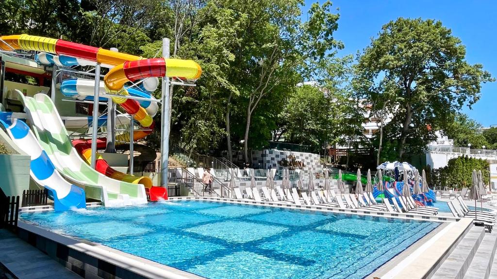 Bazén v ubytování BSA Gradina Hotel & Aquapark - All Inclusive nebo v jeho okolí