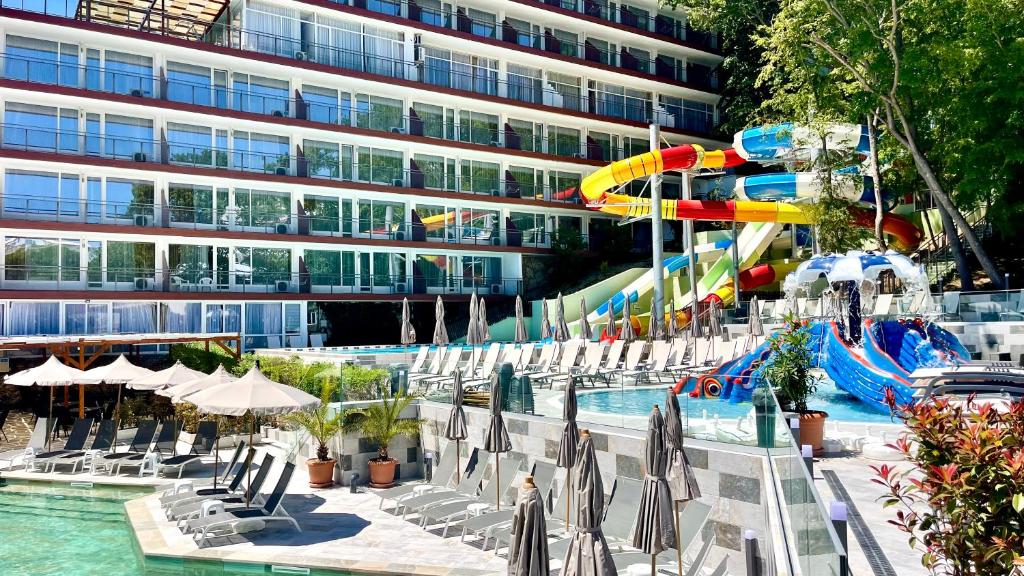 Bazén v ubytování BSA Gradina Hotel & Aquapark - All Inclusive nebo v jeho okolí