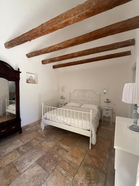A bed or beds in a room at Masseria Luco