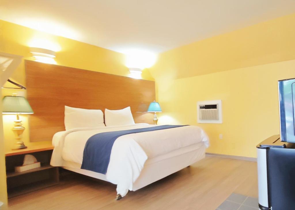 Postel nebo postele na pokoji v ubytování Motel des Pentes et Suites