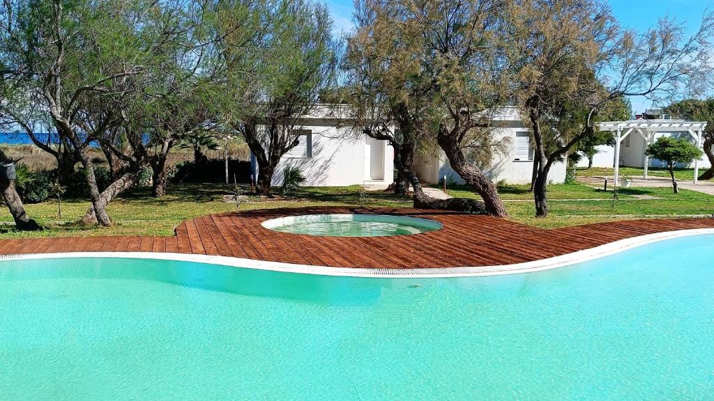 Bazén v ubytování Spiaggiabella Resort nebo v jeho okolí