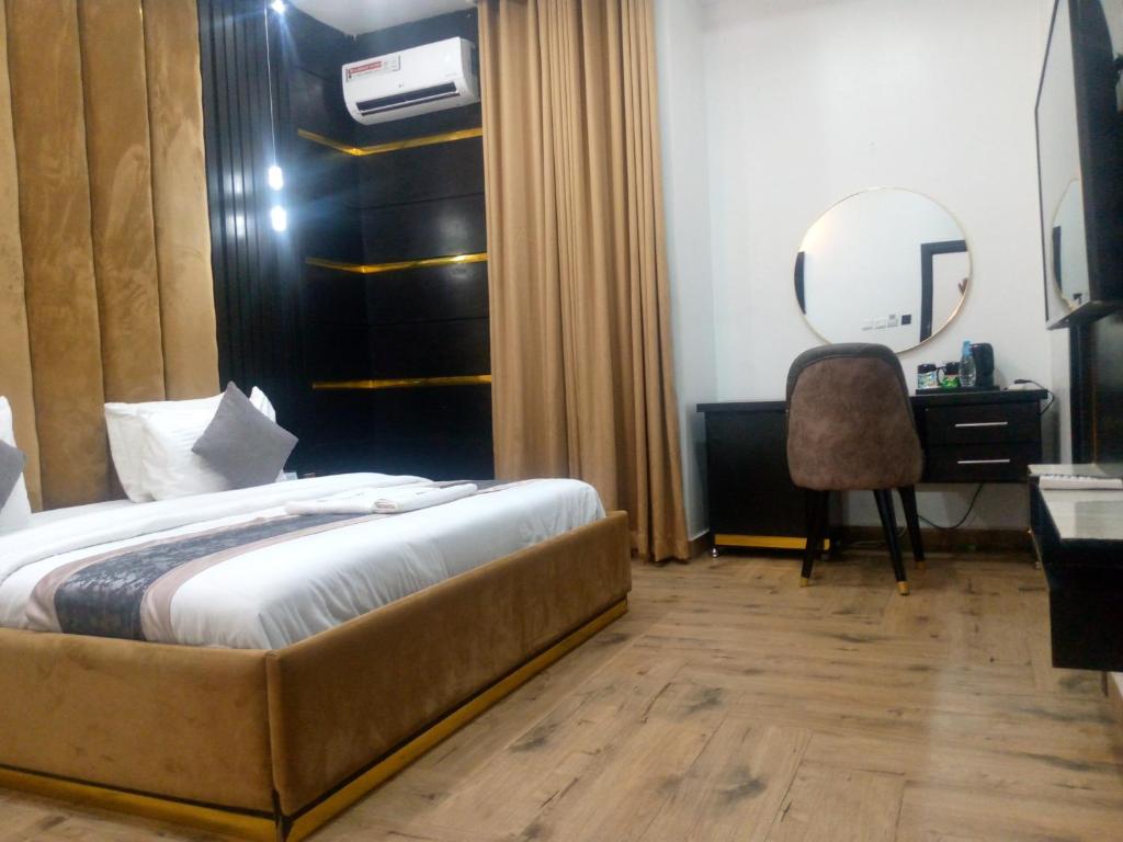 Postel nebo postele na pokoji v ubytování Modelo Hotel And Suites
