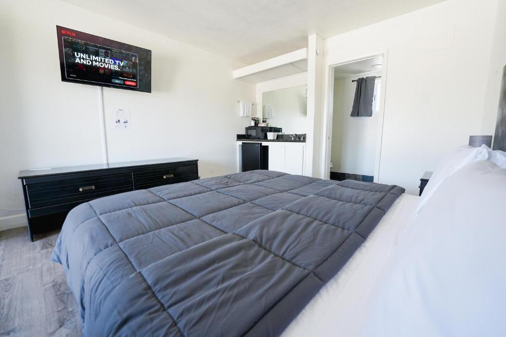 Postel nebo postele na pokoji v ubytování Rim Country Inn Payson