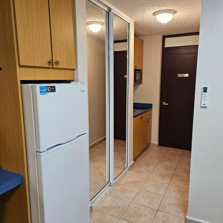 Köök või kööginurk majutusasutuses Golden Dreams Studio 1st floor 101B