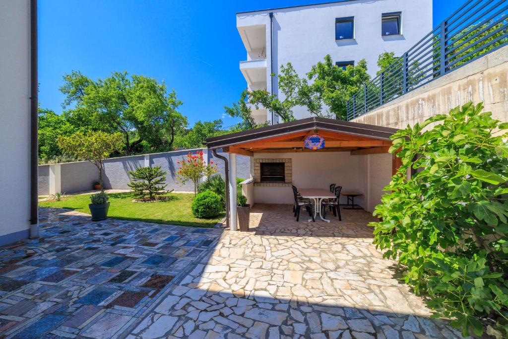 Budova, v ktorej sa apartmán nachádza