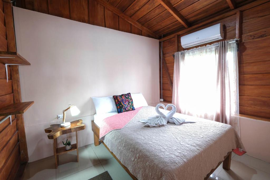 a small bedroom with a bed and a window at Cabaña ITZE in Fortuna