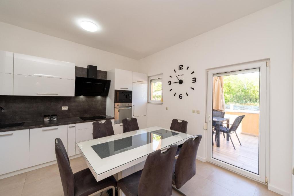 Kuchyň nebo kuchyňský kout v ubytování Nelly Apartments