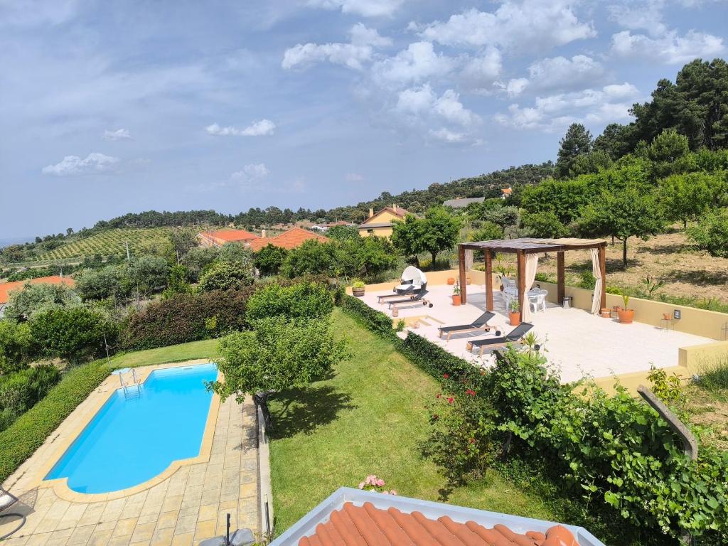 an aerial view of a villa with a swimming pool at Quinta do Retiro in Felgar