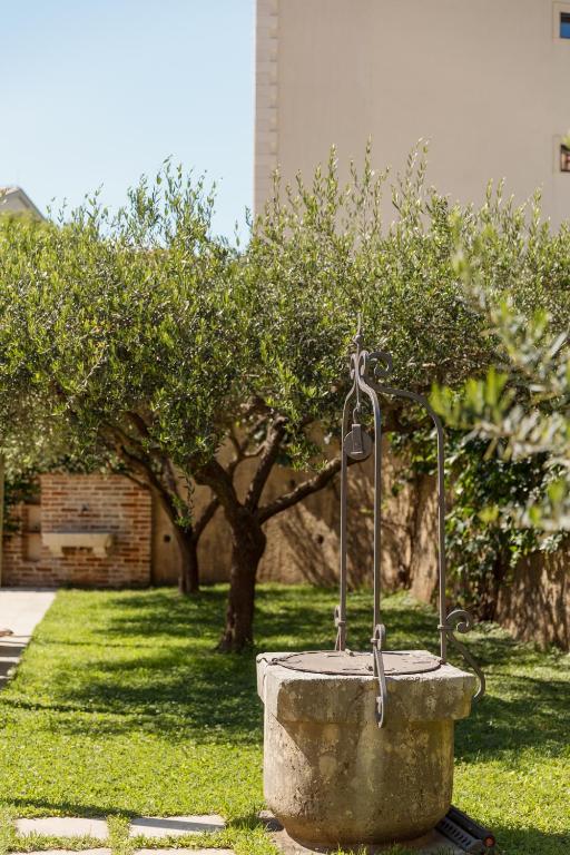 Apartments Los Olivos外面的花园