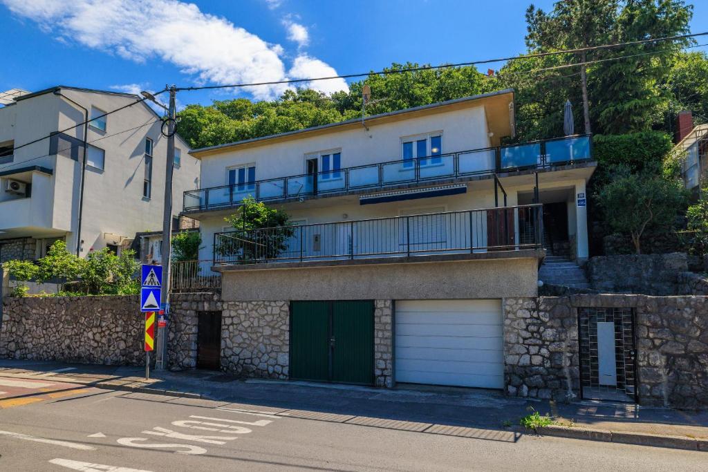 Budova, kde se apartmán nachází