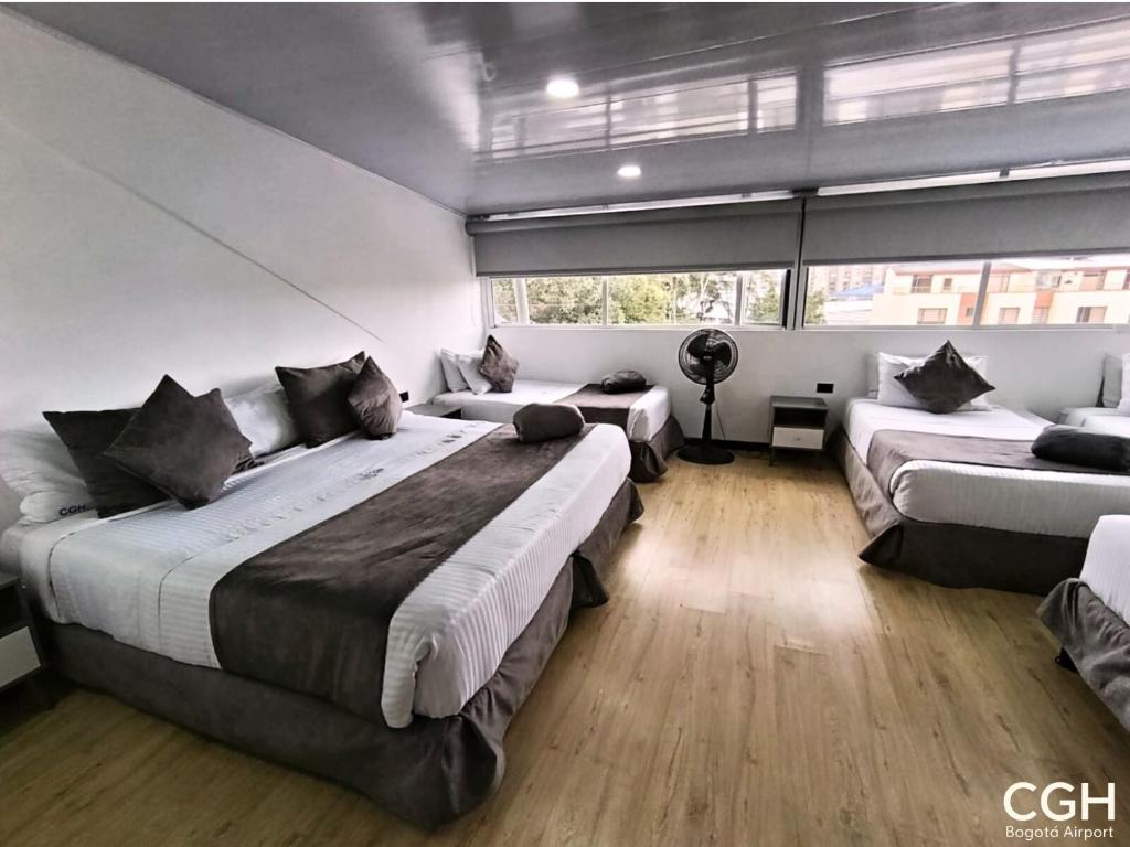 Postel nebo postele na pokoji v ubytování Hotel CGH Bogota Airport
