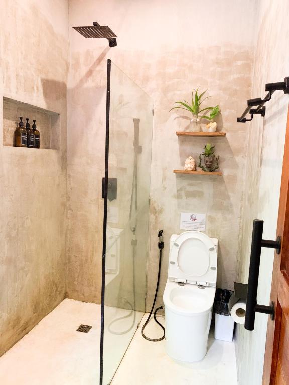 Un baño de Moringa Inn