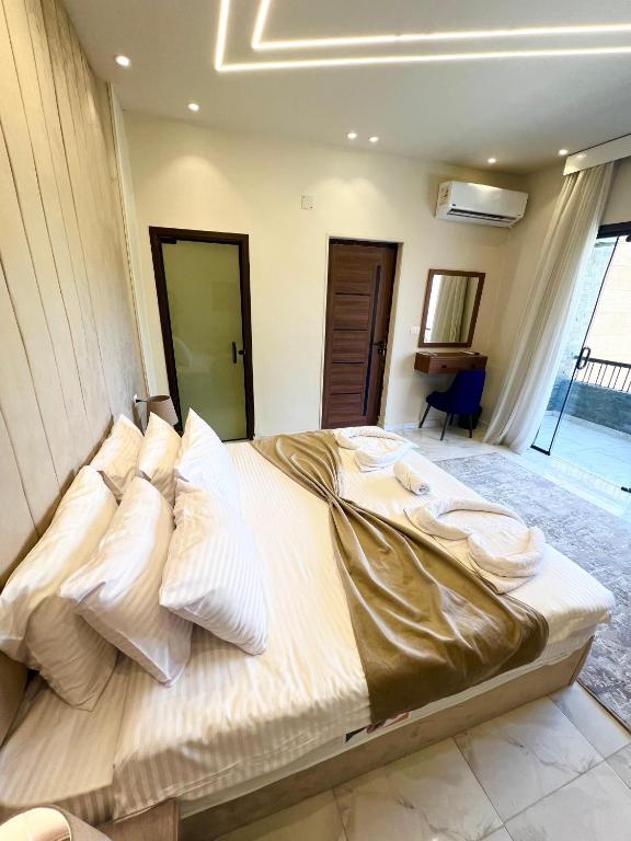 Postel nebo postele na pokoji v ubytování Pyramids Umbrella Hotel