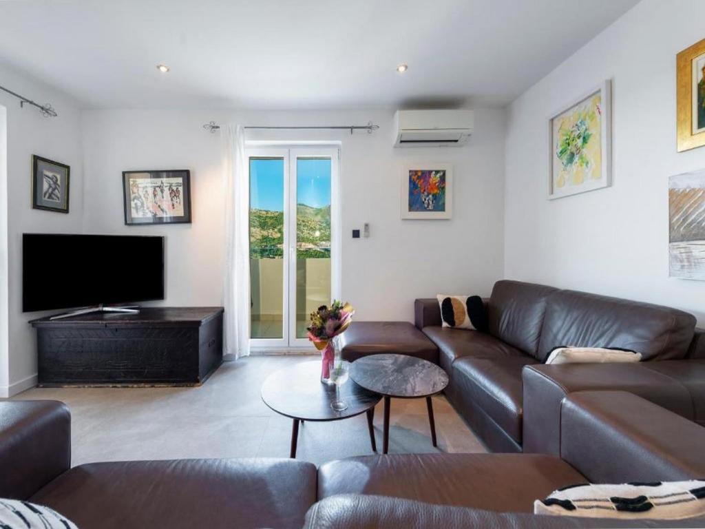 Apartments Meri & Karla - Two Bedroom Apartment with Balcony and Bridge View