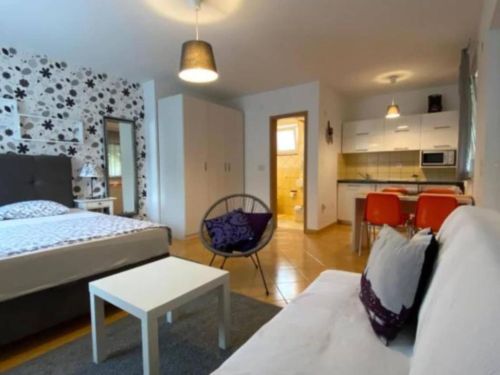 Apartments Lara Rab - Studio Apartment with Balcony