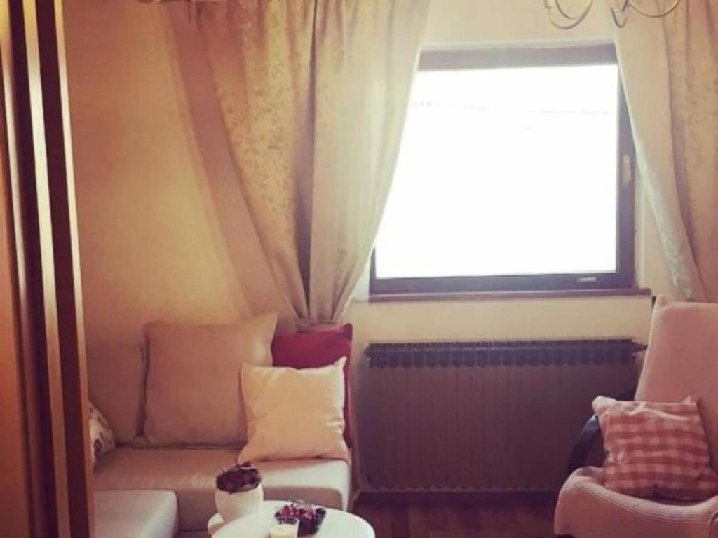 Χώρος καθιστικού στο Holiday Home with Three Bedrooms and Garden
