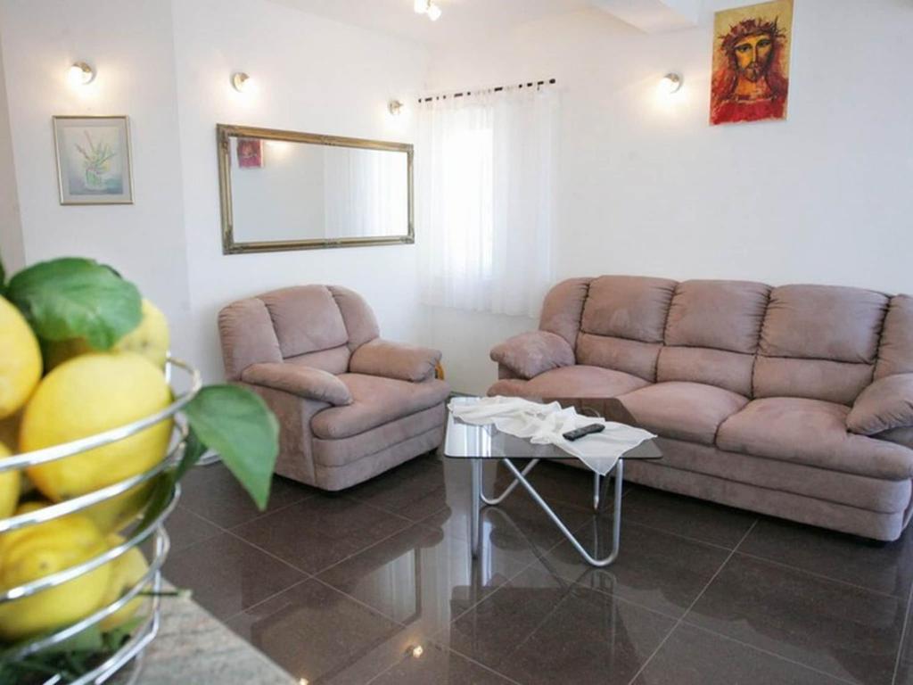 Okrug Gornji Luxurious Escape Villa with Pool - Five Bedroom Villa with Pool