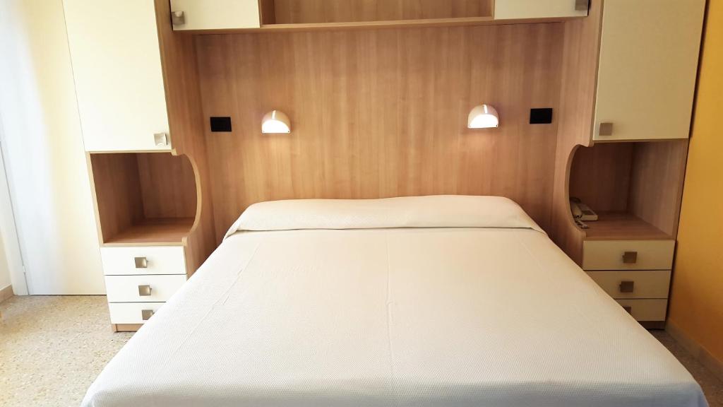 Postel nebo postele na pokoji v ubytování Hotel Trocadero