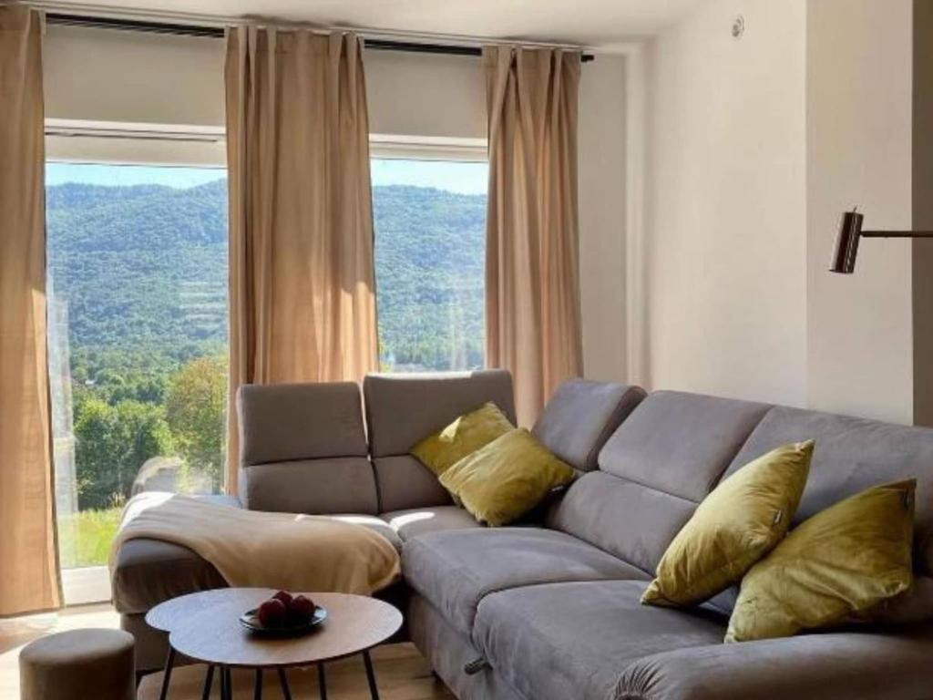 Khu vực ghế ngồi tại Three Bedroom Holiday Home
