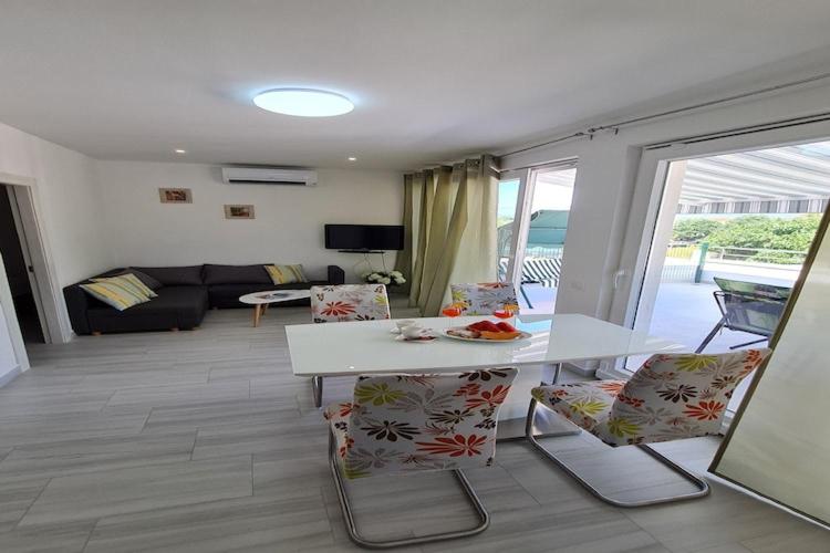 Khu vực ghế ngồi tại Luxury apartment Ani II - Two Bedroom Apartment with Terrace