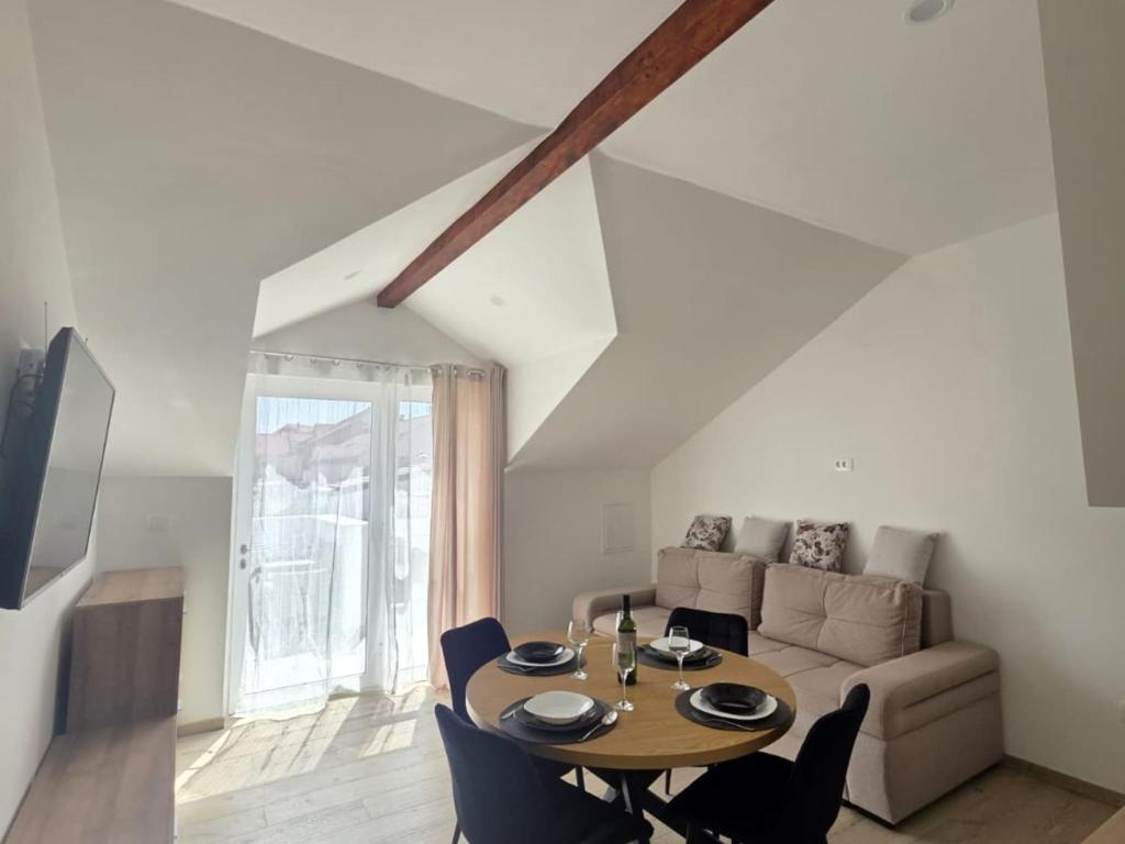 Penthouse Apartment Dijana - One Bedroom Apartment with Terrace