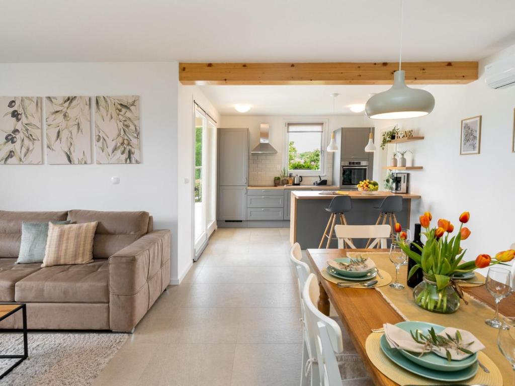 Holiday Home Milevoj - Three Bedroom Holiday Home