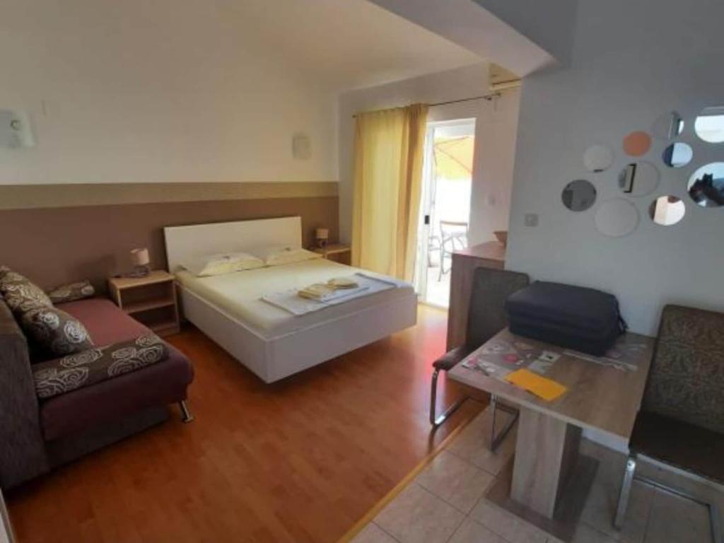 Sea View Apartments Lendic Podgora - Classic Studio Apartment with Terrace and Sea View