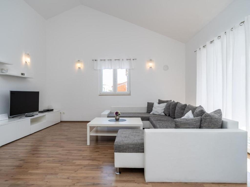 Posezení v ubytování Villa S - Five Bedroom Villa with Private Pool