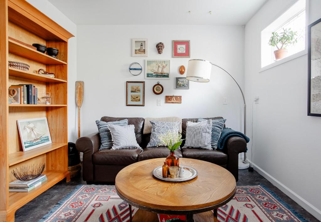 a living room with a couch and a table at Sleepy Owl Chalet 