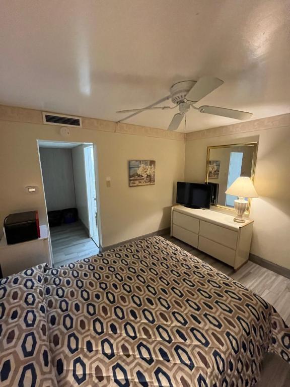 Landmark Motel - 