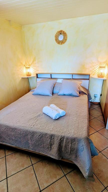 Postel nebo postele na pokoji v ubytování Gîtes sud Ardèche Lou Quiéou