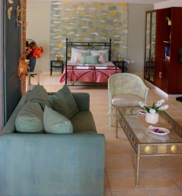 Posteľ alebo postele v izbe v ubytovaní Olyna’s Apartment N.S Preveza