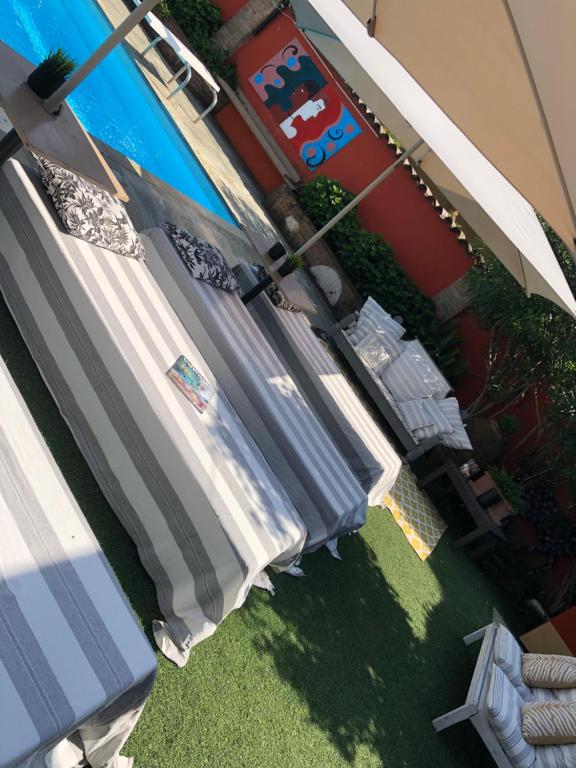 Bazén v ubytování B&B Villa la Canonica con piscina privata a Padernello nebo v jeho okolí