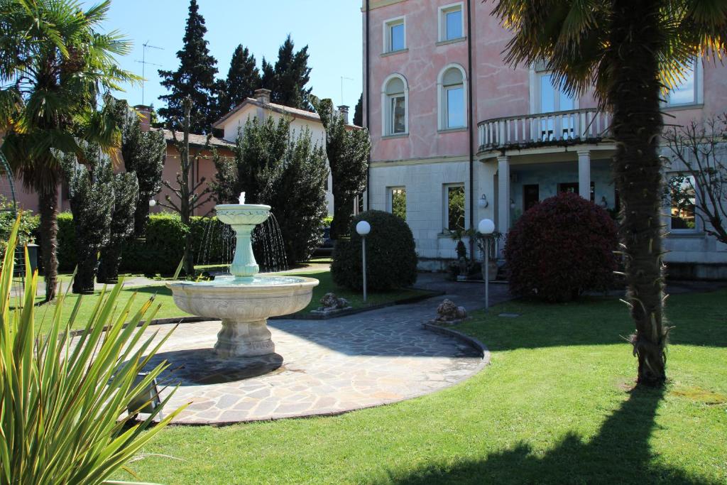 Zahrada ubytování Park Hotel Villa Leon d'Oro