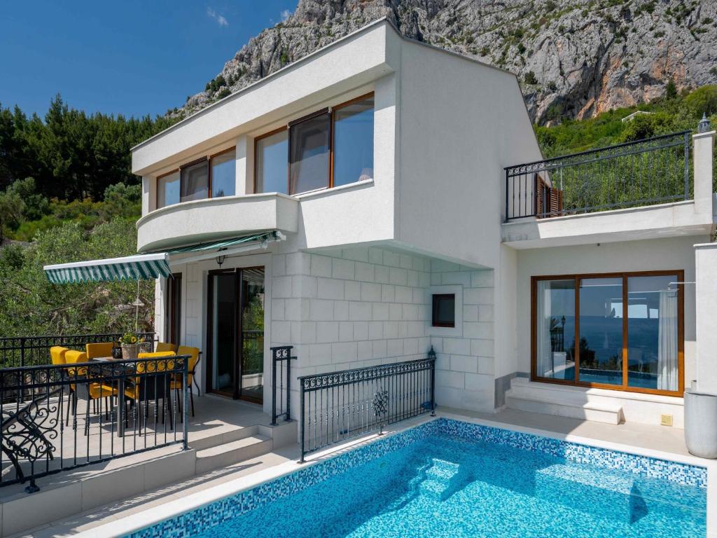 Gallery image of Villa in Makarska with Infinity Pool & Views in Makarska