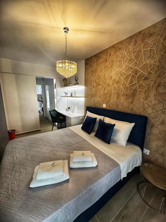 Modern Athens Escape - Queen Bed & Metro Access