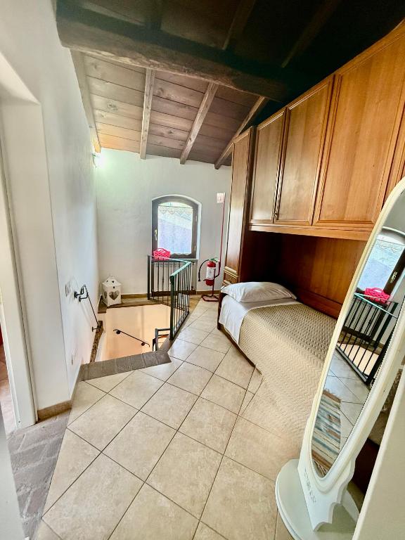 Televízia a/alebo spoločenská miestnosť v ubytovaní Casa vacanze Elena