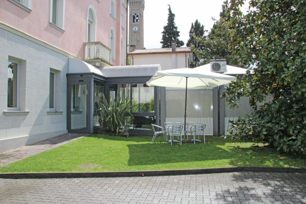 Zahrada ubytování Park Hotel Villa Leon d'Oro