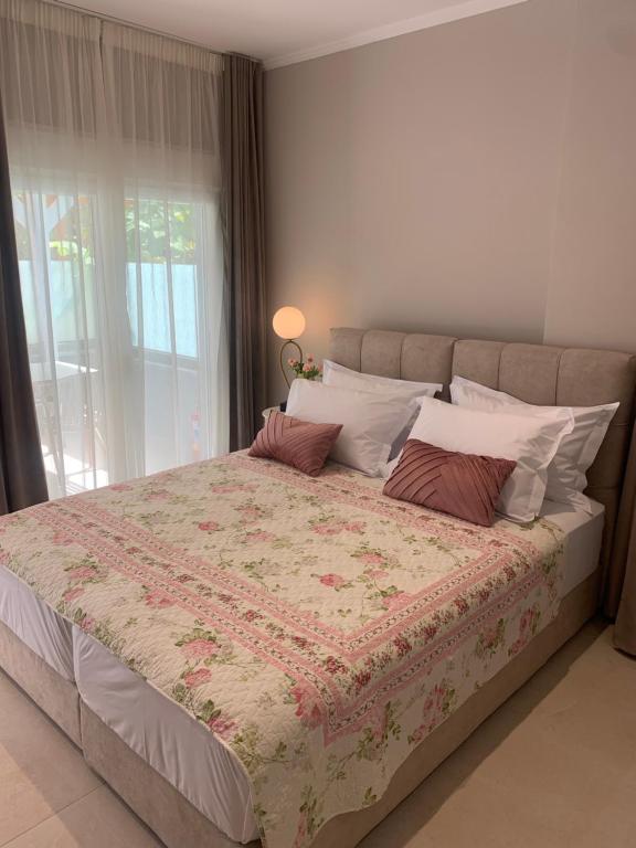 Postel nebo postele na pokoji v ubytování luxury studios & apartments Athanasias
