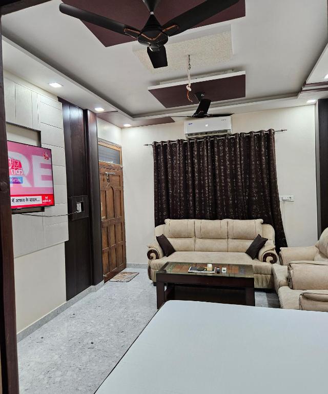 Χώρος καθιστικού στο Hotel Siddhi Palace, Ayodhya Near Ram Mandir