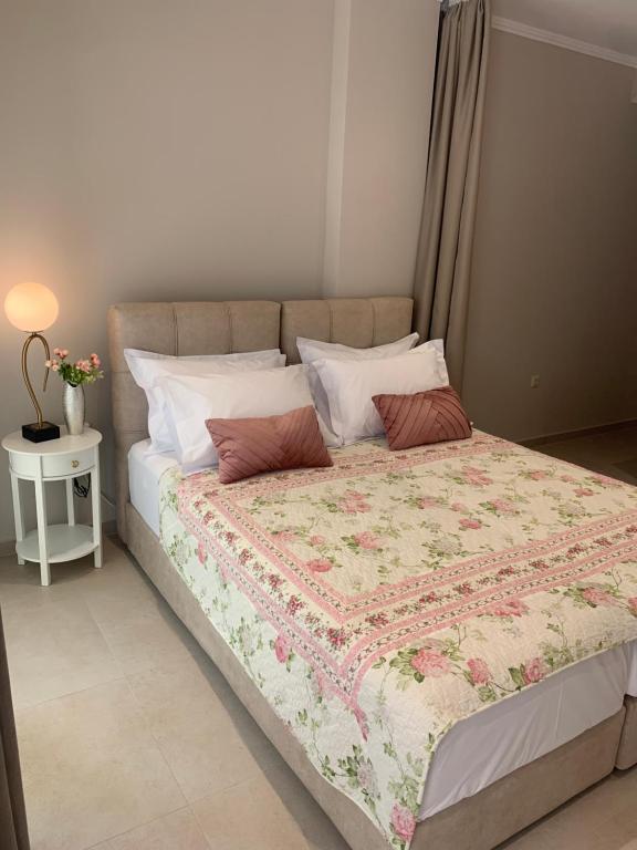 Postel nebo postele na pokoji v ubytování luxury studios & apartments Athanasias