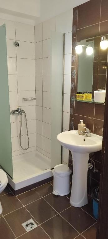 Denis Studios and Apartments - 9