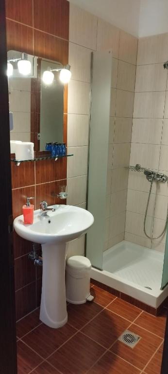 Denis Studios and Apartments - 8