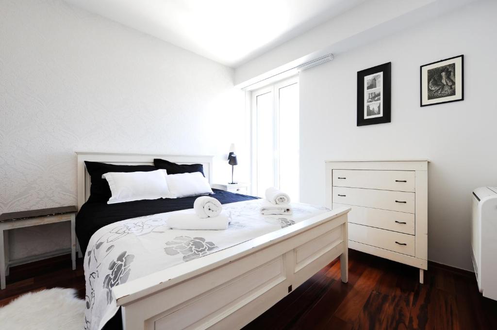 Posteľ alebo postele v izbe v ubytovaní Sunset Penthouse Apartment with Jacuzzi and Seaview