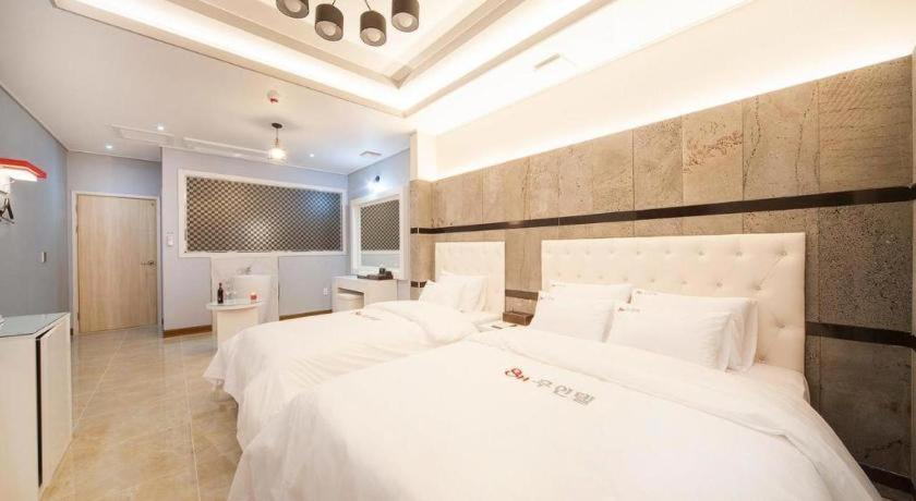 Postel nebo postele na pokoji v ubytování SH Hotel