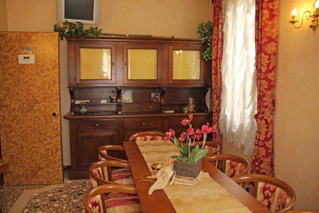 Kuchyň nebo kuchyňský kout v ubytování Park Hotel Villa Leon d'Oro