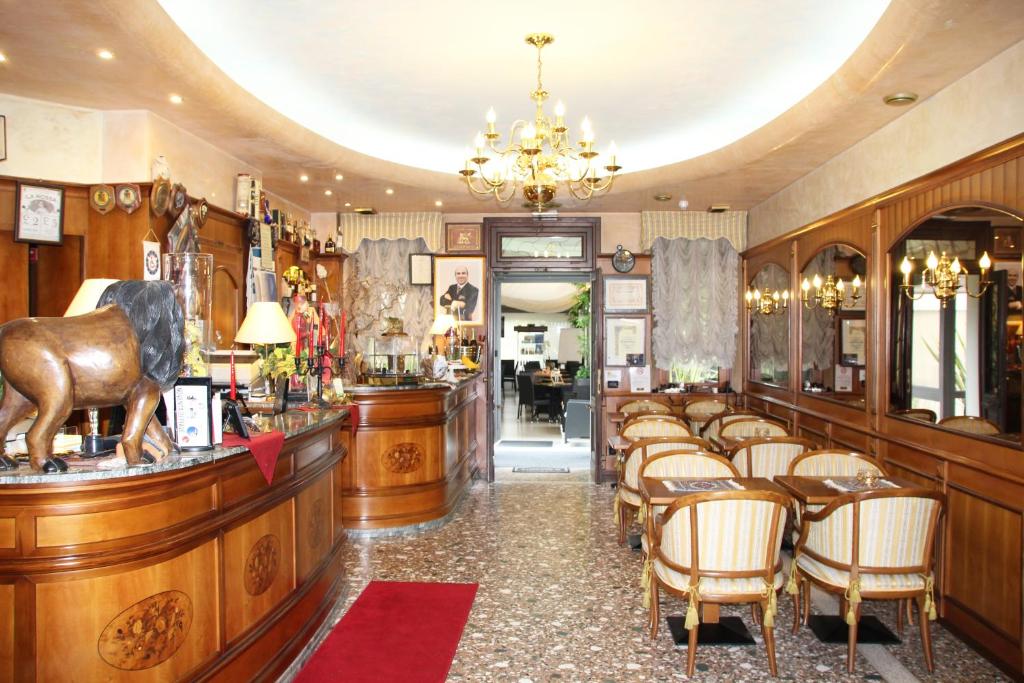 Vstupní hala nebo recepce v ubytování Park Hotel Villa Leon d'Oro