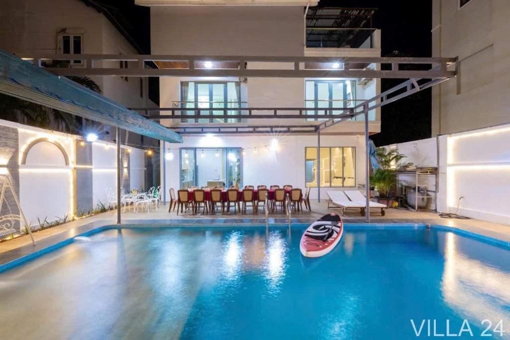Bazén v ubytování Villages Bãi Sau Vũng Tàu OCEAN 24 Gần Biển nebo v jeho okolí