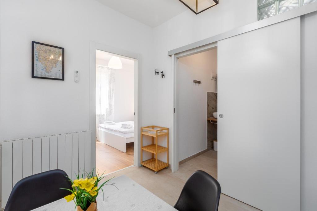 Trbović Apartments Peaceful stay with Free Parking, Pet-Friendly, and Bike Storage in Umag - 3